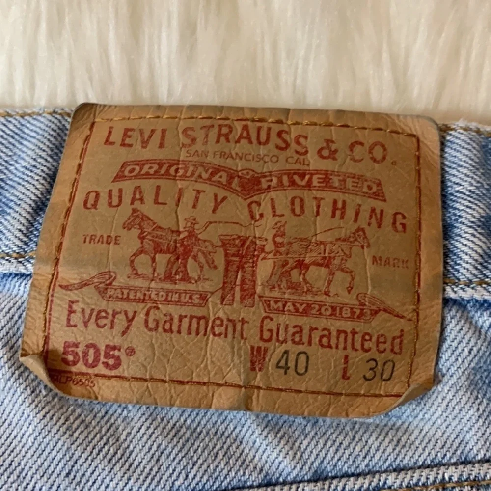Vintage Levi’s 505 Regular fit straight leg denim jeans 40 x 30
